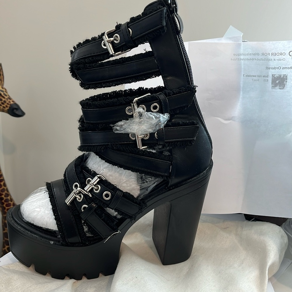 GDGYDH Platform strappy gothic sandals 7